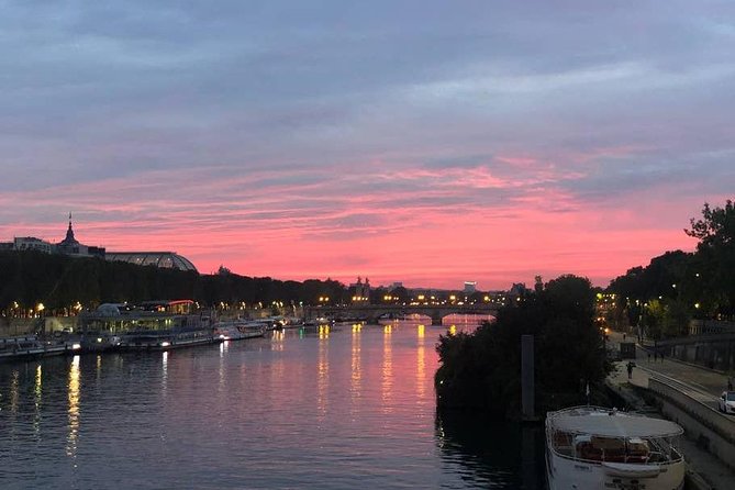 Run & See 10 Secrets in Paris at Dawn - Exploring the Hidden Streets of Montmartre