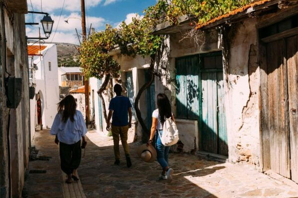 Rustic or Luxury - Real Estate Tour - Price per Group - The Sum Up