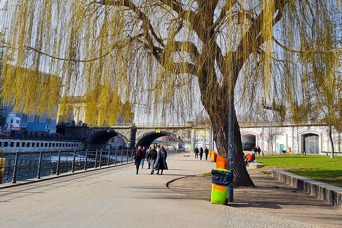 Ryddle Walking Tour "Return to the Future" - Tour Duration