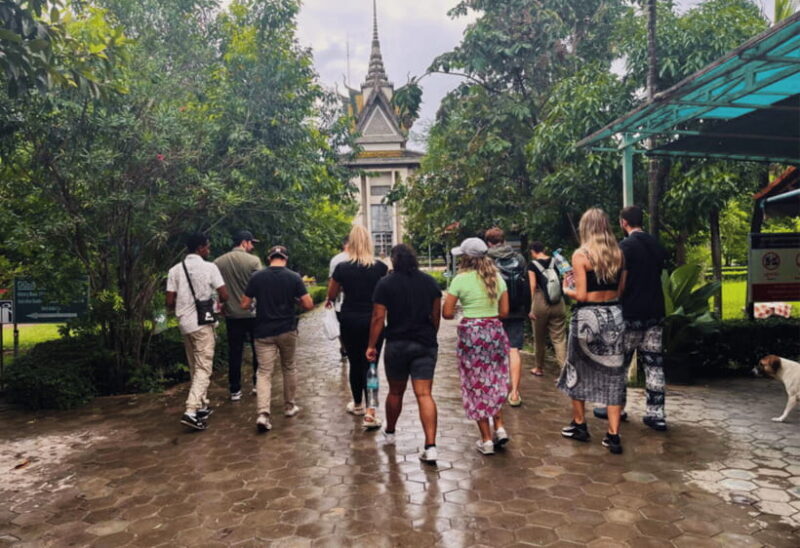 S21 & Killing Fields Tour with Khmer Lunch & Drink - A Well-Rounded Look at the Tour Experience