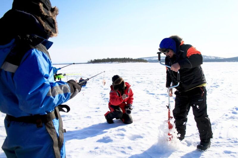 Saariselkä: Ice Fishing Tour to Lake Inari, reindeers& lunch - Exploring Lake Inari and the Reindeer Island