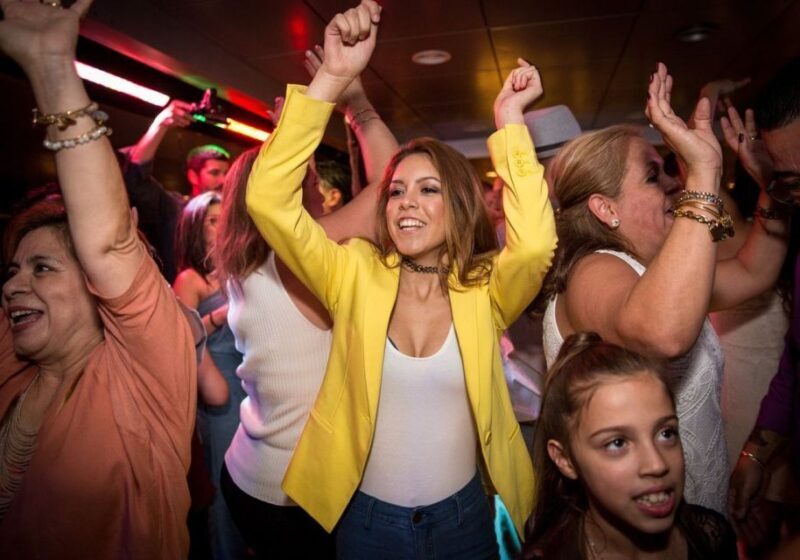 Sacramento: New Year's Eve River Cruise - FAQs