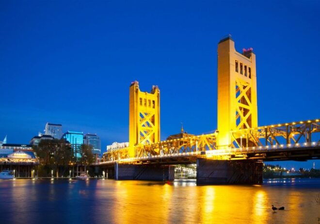 Sacramento: New Years Eve Rock The Yacht Cruise - Amenities and Services