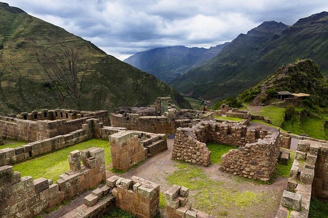 Sacred Valley and Machu Picchu Guided Tour With Accommodation - Overview of Sacred Valley and Machu Picchu Tour