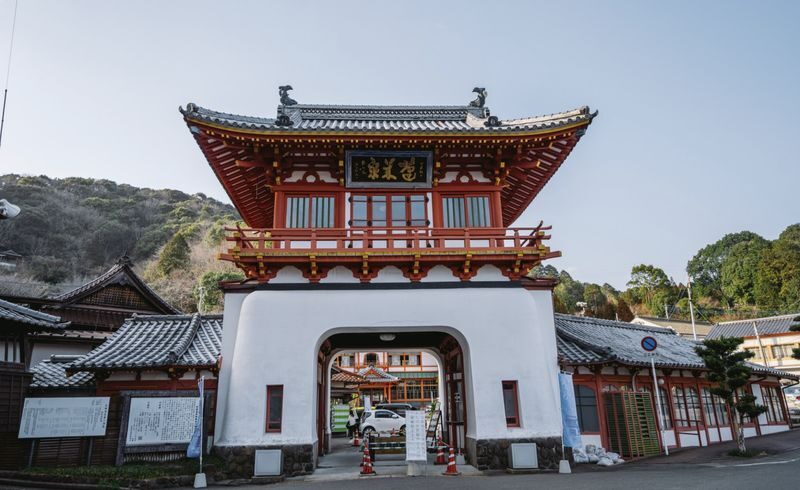Saga Private Car Day Trip/Customized Itinerary: Yutoku Inari Shrine | Takeo City Library | Oouo Shrine | Karatsu Castle | Arita Ware (Porcelain) | Ureshino Onsen - Yutoku Inari Shrine and Oouo Shrine