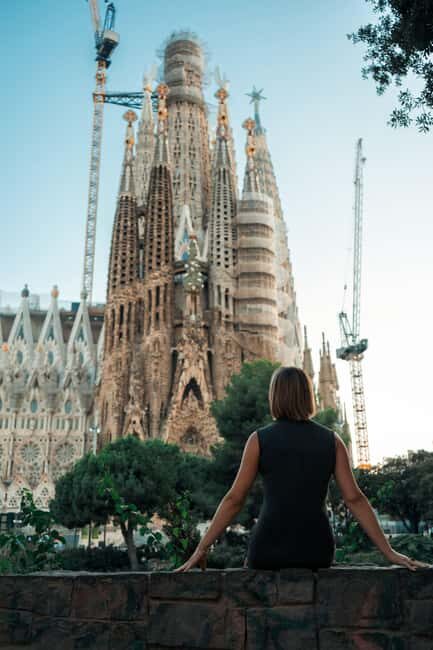 Sagrada Familia 2in1: Guided Tour + Photo/Video - Who Should Book This Tour?