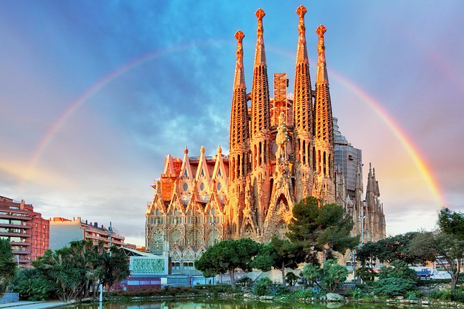 Sagrada Familia and Barcelona Highlights: Private Guided 4-Hour Driving Tour - Important Notes and Considerations