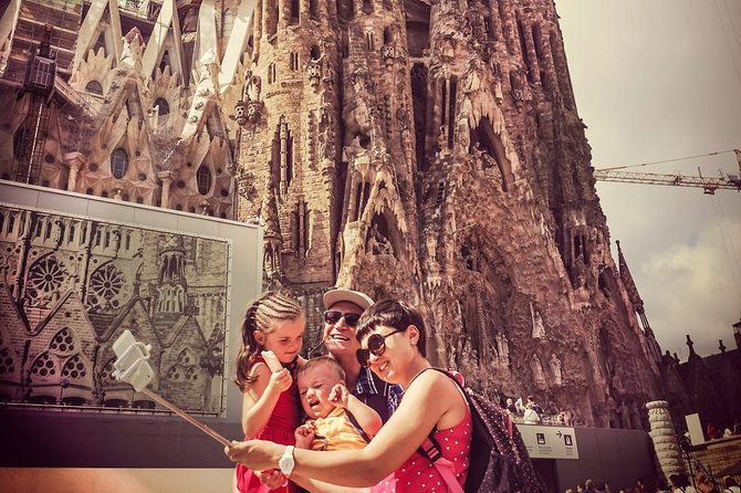 Sagrada Familia and Gaudi Private Tour With Skip the Line Tickets - Positive Reviews