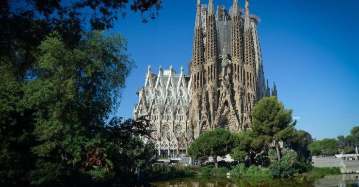 Sagrada Familia and Sailing Experience - Booking Details