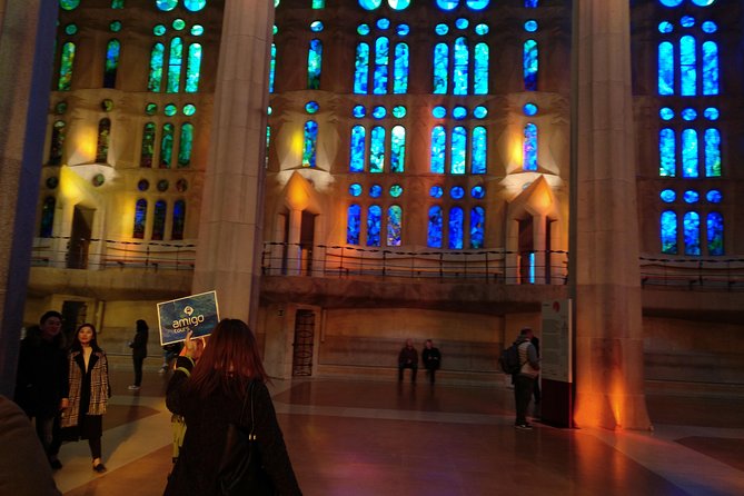 Sagrada Familia English Guided Tour & Optional Tower Access - Common Questions
