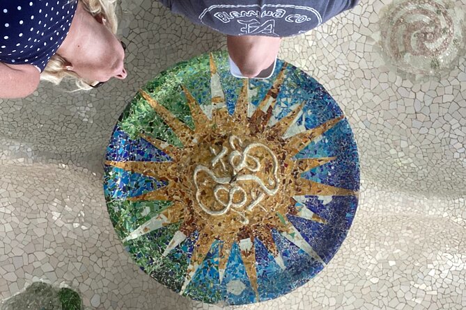 Sagrada Familia & Guell Park Small Group Tour With Drink & Tapa - Tour Guide Expertise
