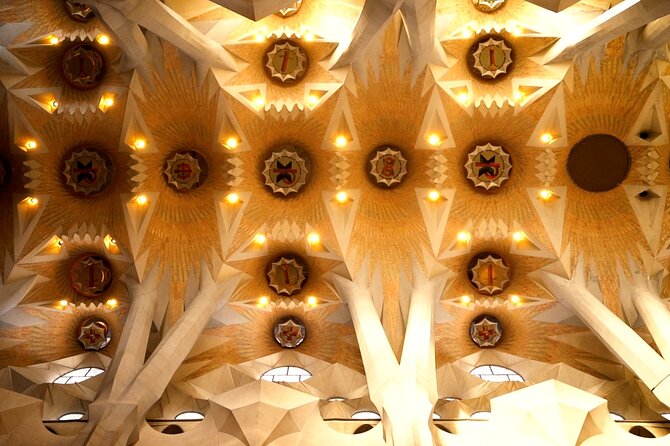 Sagrada Familia Guided Tour With Skip the Line Ticket - Important Information