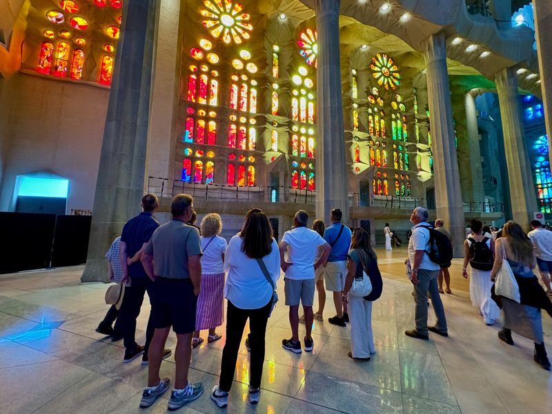 Sagrada Familia Guided Tour with Towers Access - What this Sagrada Familia tour gives you