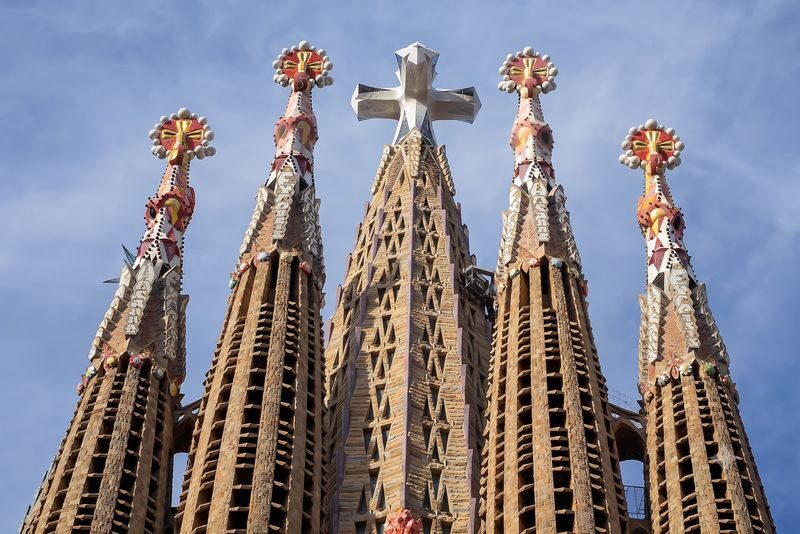 Sagrada Familia Guided Tour with Towers Access - Stay inside after the guide finishes