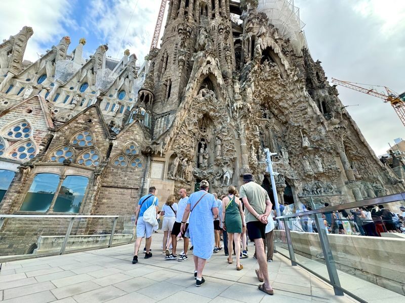 Sagrada Familia Guided Tour with Towers Access - Practical details for your visit
