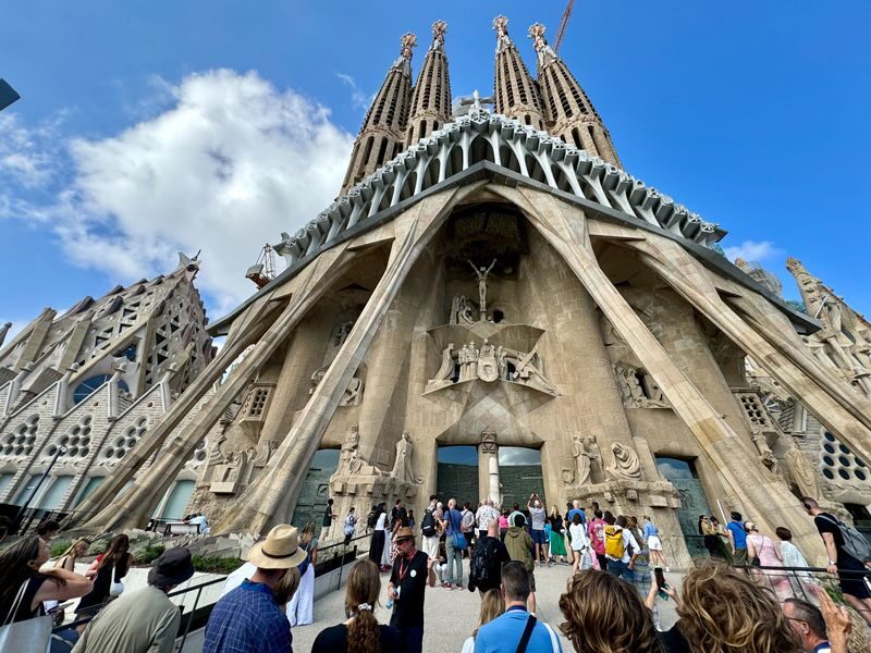 Sagrada Familia Guided Tour with Towers Access - Should you book this tour?