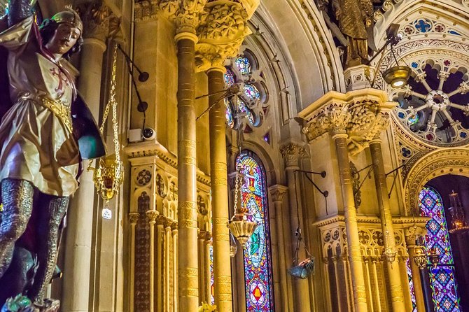 Sagrada Familia & Montserrat Small Group Tour With Hotel Pick-Up - Must-see Places in Barcelona