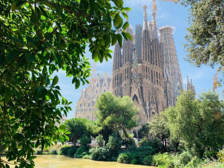 Sagrada Família Outdoor Walking Tour - Activity Details