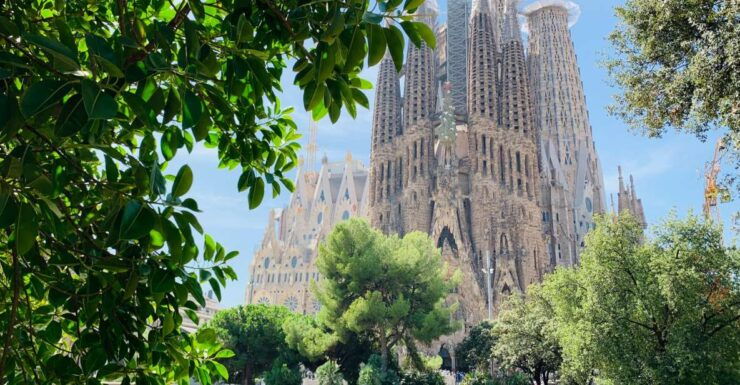 Sagrada Família Outdoor Walking Tour - Experience Highlights