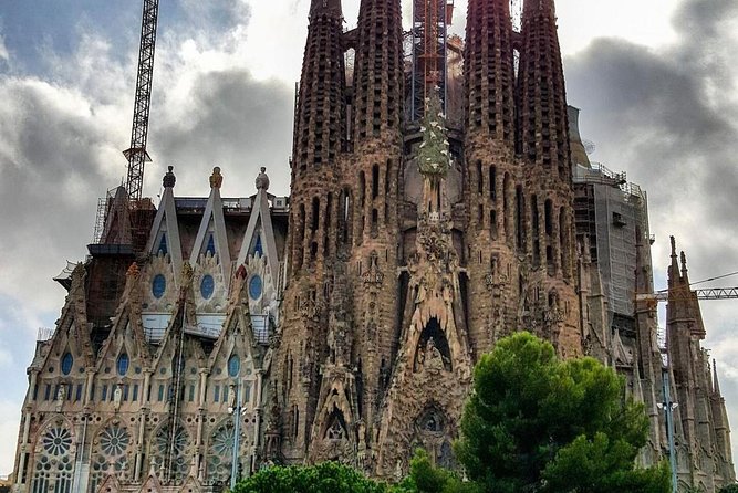 Sagrada Familia Private Tour With Skip-The-Line Ticket - Positive Feedback on the Sagrada Familia Tour