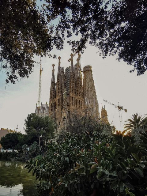 Sagrada Familia Shooting Couple W/ Private Photographer - Activity Details