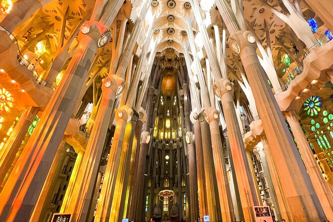 Sagrada Familia Small Group Guided Tour With Skip the Line Ticket - Meeting and Pickup Information for the Tour