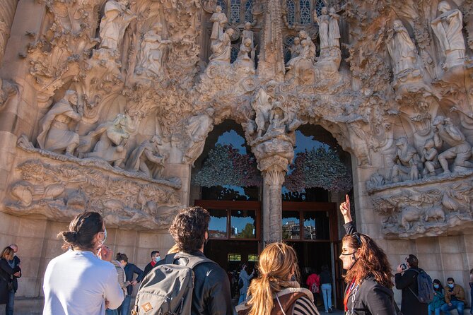 Sagrada Familia Small Group Guided Tour With Skip the Line Ticket - Praise for the Informative and Inspiring Tour