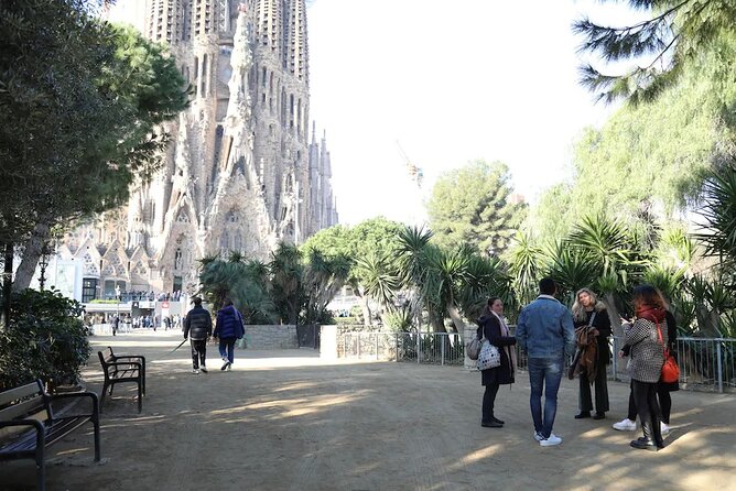 Sagrada Familia Small-Group Tour With Priority Access & Guide - Tour Details