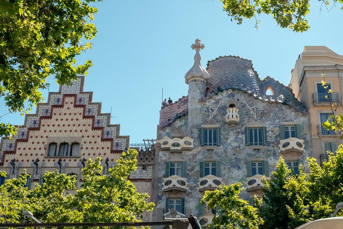 Sagrada Familia & Surroundings Private Tour With Local Guide - Whats Included
