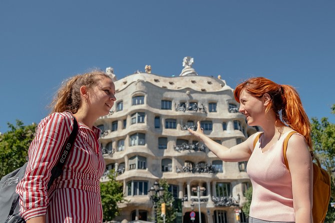 Sagrada Familia & Surroundings Private Tour With Local Guide - Meeting and Pickup