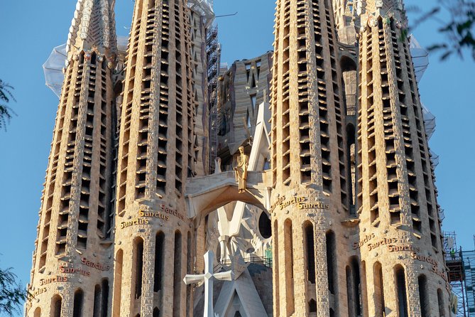 Sagrada Familia & Surroundings Private Tour With Local Guide - The Sum Up