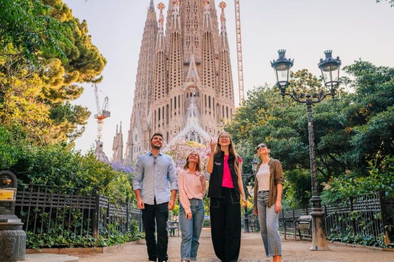 Sagrada Familia With Official Guide & Fast-Track Entry - Experience and Highlights