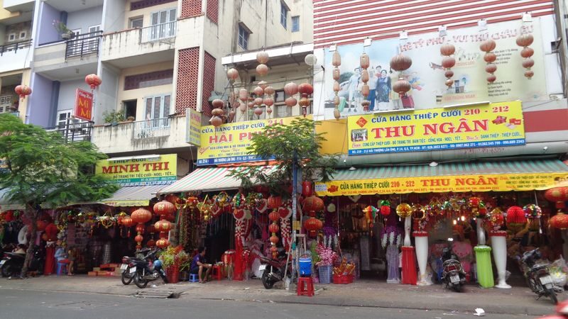 Sai Gon Chinatown Half-Day Walking Tour - A temple visit with local context