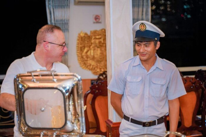 Saigon by Night and Dinner on Cruise - Music and Ambiance