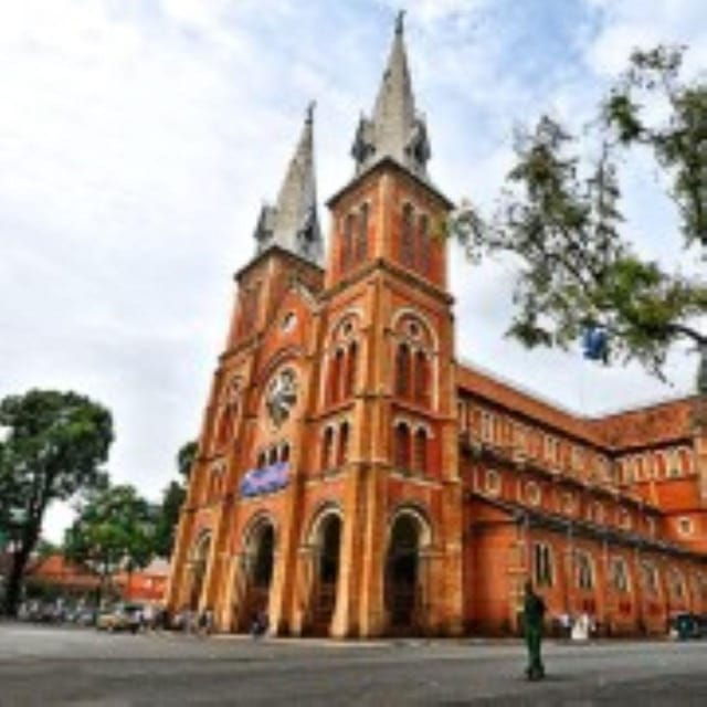 Saigon City Half Day Tour - The Role of the Tour Guide