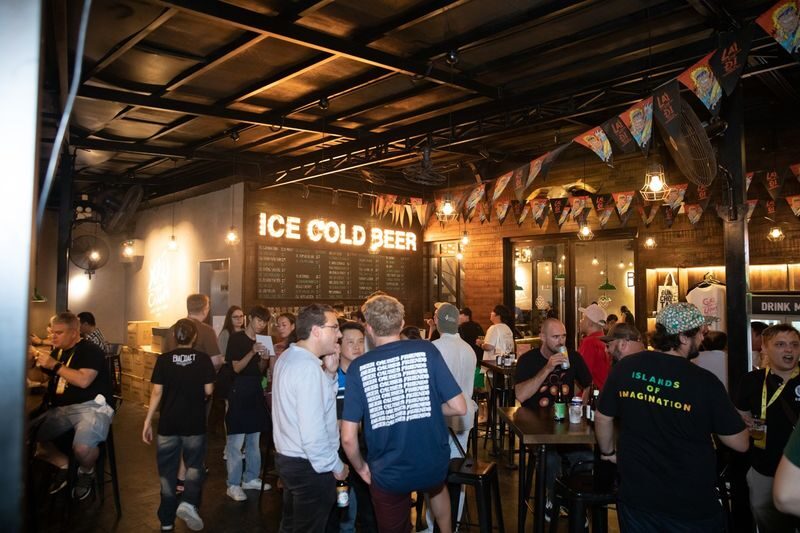 Saigon Craft Beer Tours Half-day Guided & Street Food Tour - Street food adds more than a snack break