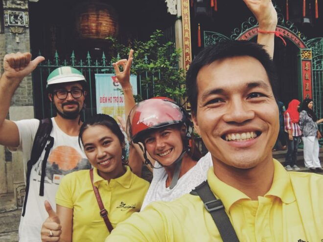 Saigon: Hidden Gems and Coffee With Local Student - Local Markets and Temples