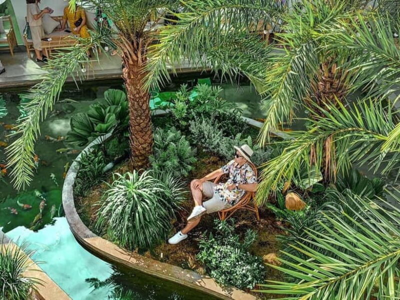 Saigon: Luxury and Snapshots Walking Tour in Thao Dien - The Enchanting Villa-Café Finale