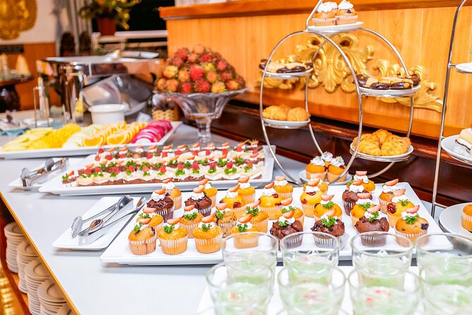Saigon River Dinner Cruise: Buffet, Set Menu, Fine Dining (3hrs) - Crowded Environment and Sightseeing Challenges