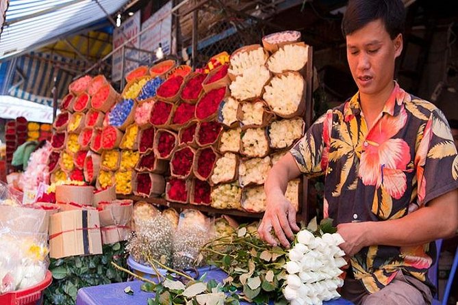 Saigon's Street Secrets - Experience Saigons Vibrant Streets