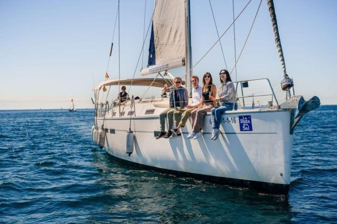 Sail and Breakfast Experience Barcelona - Included Amenities