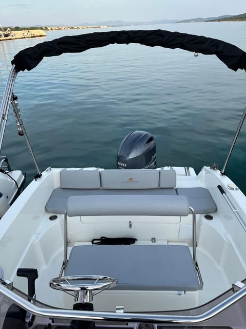 Sail Away to Paradise: Hopping Islands in Vodice - Boat Specifications