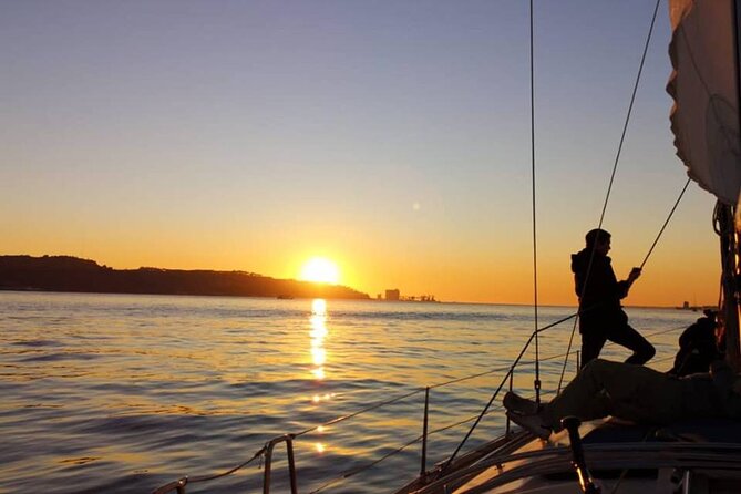 Sailboat Sunset Group Tour in Lisbon With Welcome Drink - Tour Highlights
