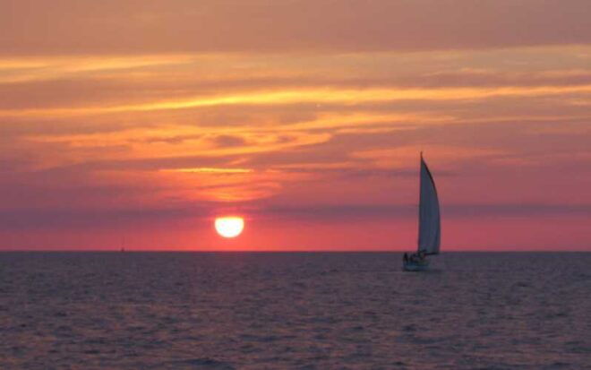 Sailboat Sunset Trip in Menorca - Inclusions and Accessibility