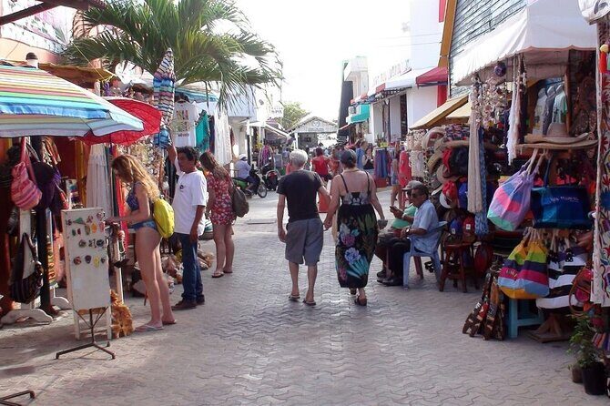 Sailing and snorkeling on a luxury catamaran to Isla Mujeres - An In-Depth Look at the Experience