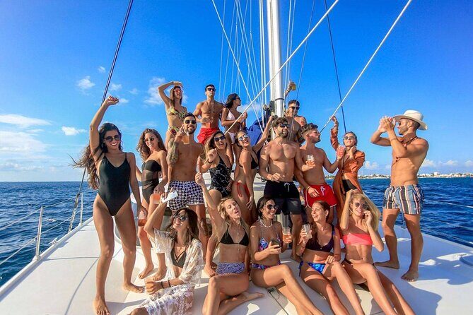 Sailing Catamaran in Cancun with Open Bar - Sailing Catamaran in Cancun with Open Bar: A Complete Look