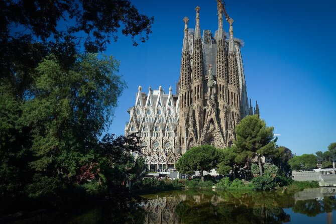 Sailing Experience and Sagrada Familia Tour - What To Expect