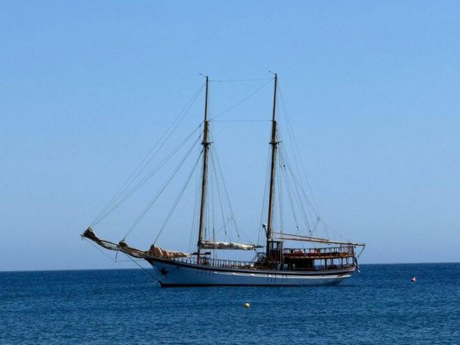 Sailing Into Sunset: With La Maia: Elegance & History at Sea - Inclusions