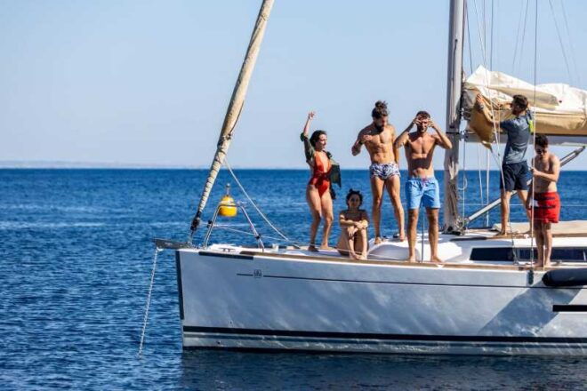 Sailing Tour: From Catania to Aci Trezza - Scenic Views Along the Route
