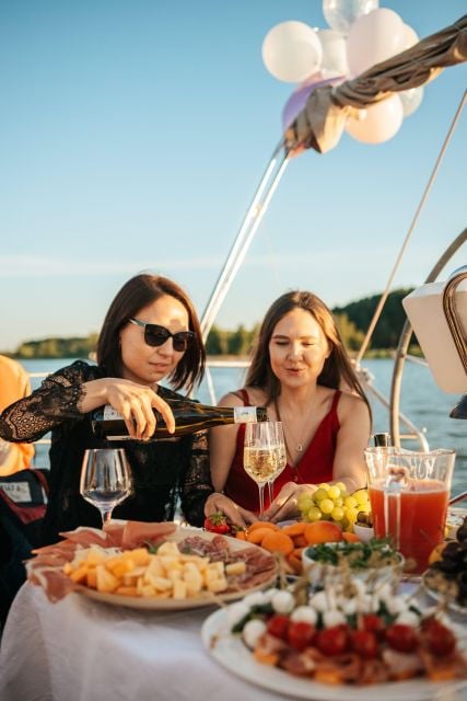 Sailing Tour in Barcelona - Itinerary and Activities